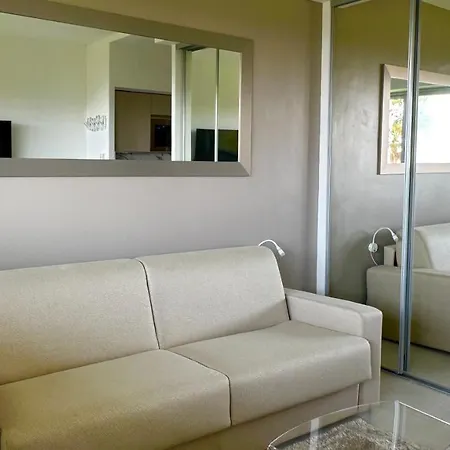 Daire Magnifique Studio 22m2, De Luxe, Vue Mer, Parking Vallauris